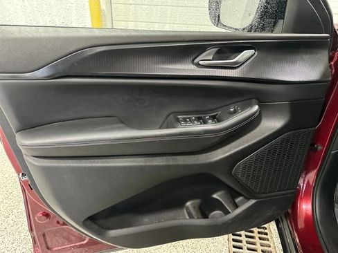 Used 2023 Jeep Grand Cherokee L Laredo image 4