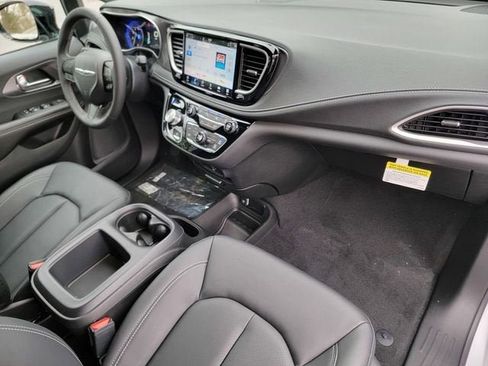 New 2026 Chrysler Pacifica Select w/ S Appearance Package AWD/4WD image 25