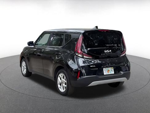Used 2025 Kia Soul LX w/ LX Technology Package FWD image 12