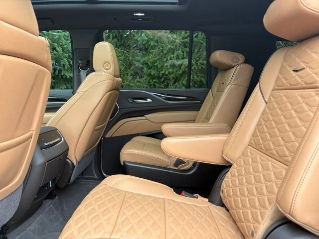 Certified 2024 Cadillac Escalade ESV Sport w/ LPO, ONYX Package AWD/4WD image 19
