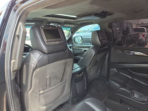 Used 2017 Cadillac Escalade Platinum AWD/4WD image 39