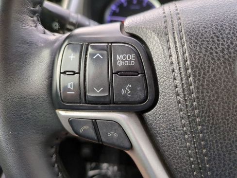 Certified 2018 Toyota Highlander Plus FWD image 23