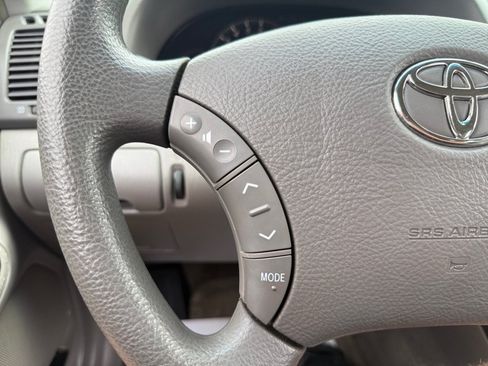 Used 2005 Toyota Camry LE FWD image 23