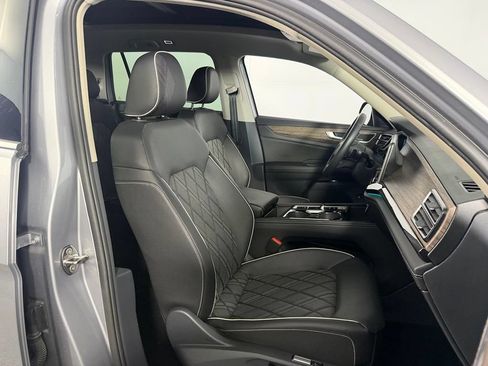 Used 2025 Volkswagen Atlas SEL Premium R-Line AWD/4WD image 33