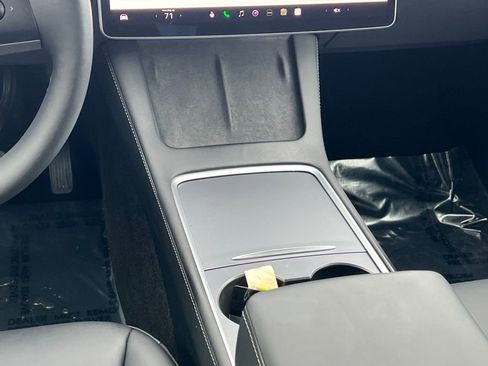 Used 2023 Tesla Model Y Long Range image 19