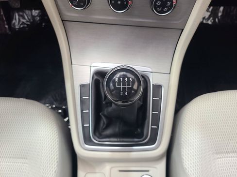 Used 2017 Volkswagen Golf S FWD image 16