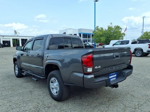 Used 2022 Toyota Tacoma SR AWD/4WD image 5