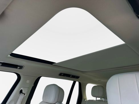Used 2023 Land Rover Range Rover Long Wheelbase SE image 21
