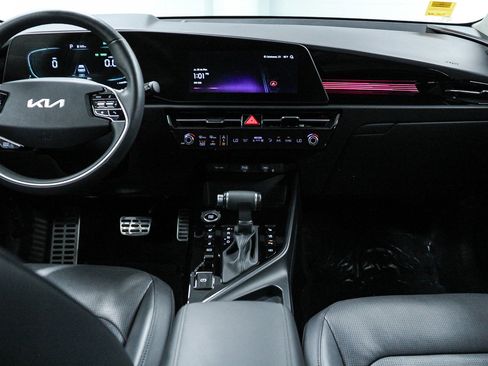 Used 2023 Kia Niro SX Touring image 13