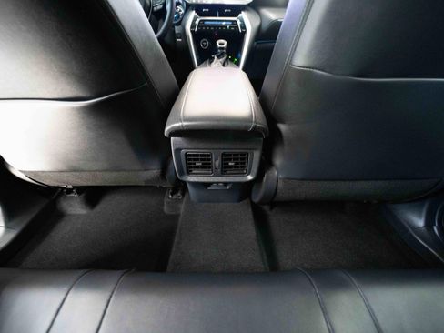 Used 2024 Toyota Venza XLE AWD/4WD image 22