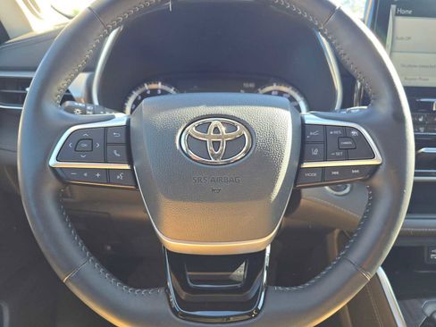 Certified 2022 Toyota Highlander Platinum image 24