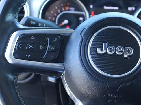Used 2022 Jeep Wrangler Unlimited Sahara w/ Cold Weather Group AWD/4WD image 19