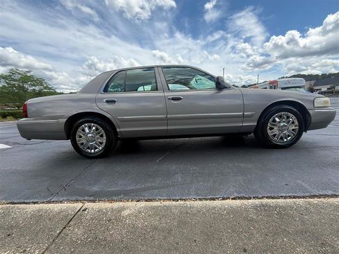 Used 2008 Mercury Grand Marquis GS RWD image 3
