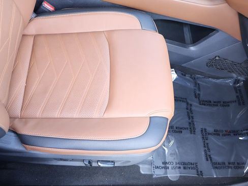 Used 2024 Nissan Pathfinder Platinum image 34