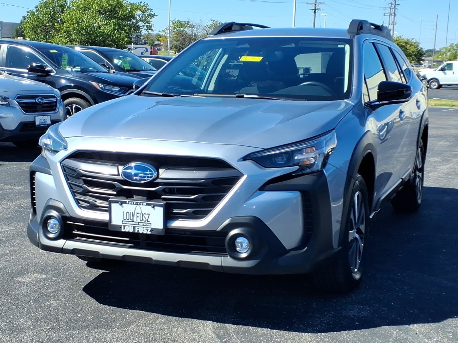 Used 2025 Subaru Outback Premium AWD/4WD image 2
