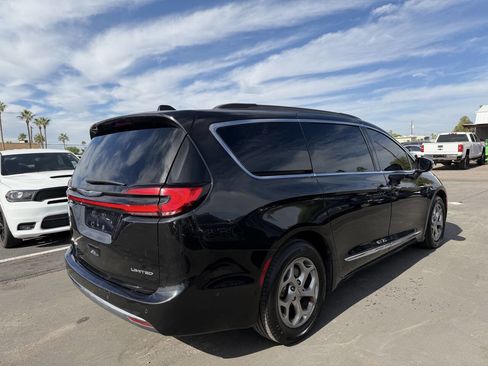 Used 2022 Chrysler Pacifica Limited image 8