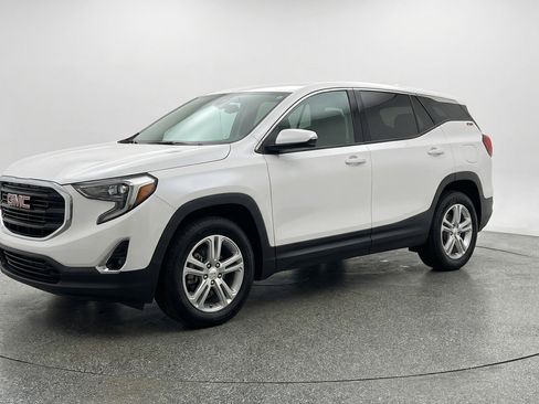 Used 2024 GMC Terrain SLE FWD image 3