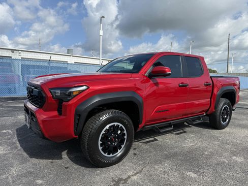 Used 2025 Toyota Tacoma TRD Off-Road w/ TRD Off Road Premium Package AWD/4WD image 7