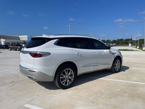Used 2024 Buick Enclave Essence w/ Experience Buick Package FWD image 5