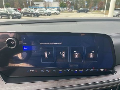 New 2026 Chevrolet Suburban Premier image 32