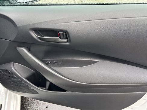 Used 2025 Toyota Corolla LE image 23