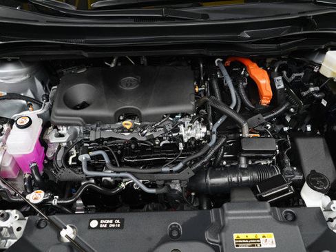 Used 2025 Toyota Sienna Platinum AWD/4WD image 34