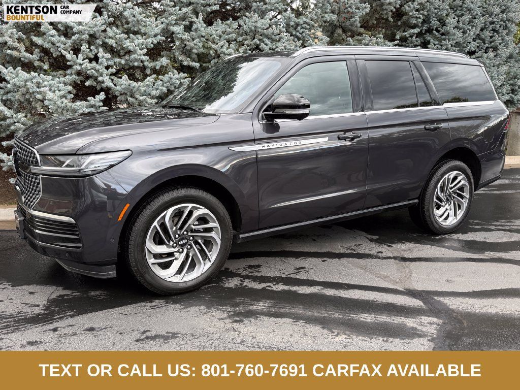 Used 2025 Lincoln Navigator Reserve AWD/4WD image 1
