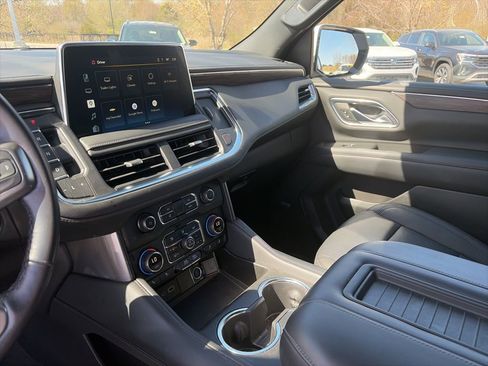 Used 2022 Chevrolet Suburban Z71 AWD/4WD image 19