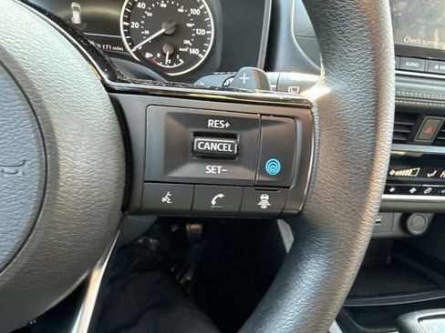 Used 2023 Nissan Rogue SV image 29