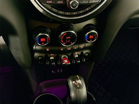 Used 2016 MINI Cooper 4-Door Hardtop image 8