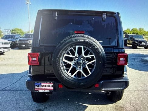 Used 2026 Jeep Wrangler Unlimited Sahara AWD/4WD image 4