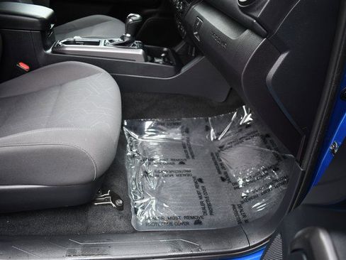 Certified 2018 Toyota Tacoma TRD Off-Road image 25