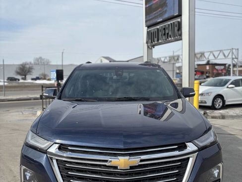 Used 2023 Chevrolet Traverse LT image 2