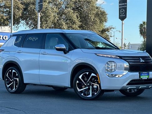 New 2025 Mitsubishi Outlander SEL image 3