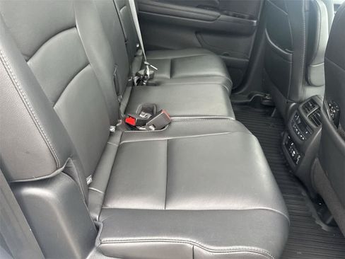 Used 2019 Honda Pilot Touring image 16