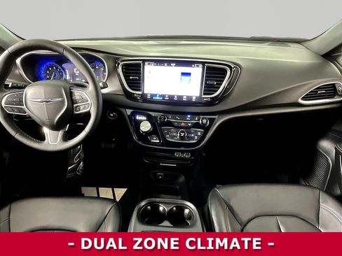 Used 2025 Chrysler Pacifica Select FWD image 7