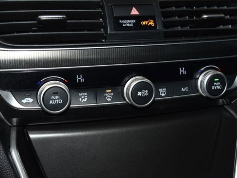 Used 2018 Honda Accord Sport image 13