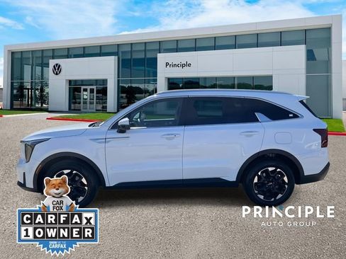 Used 2025 Kia Sorento S image 7