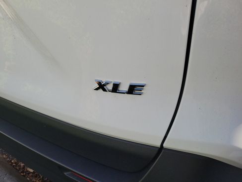 Used 2024 Toyota RAV4 XLE w/ Convenience Package FWD image 14