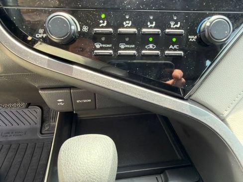 Used 2019 Toyota Camry LE FWD image 24
