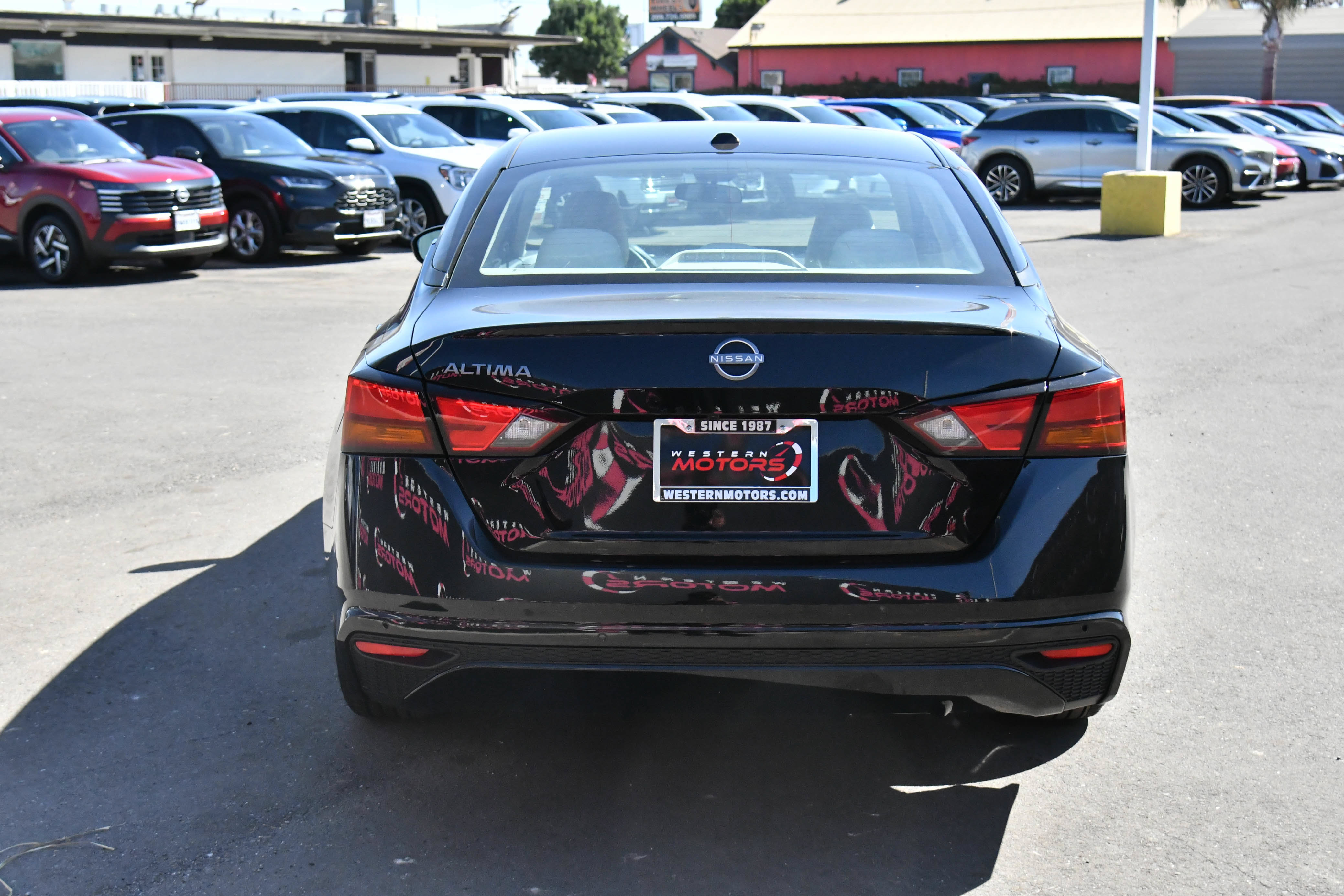Used 2025 Nissan Altima 2.5 SV FWD image 7