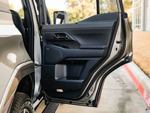 Used 2025 Lexus GX 550 w/ Accessory Package (2T) image 96