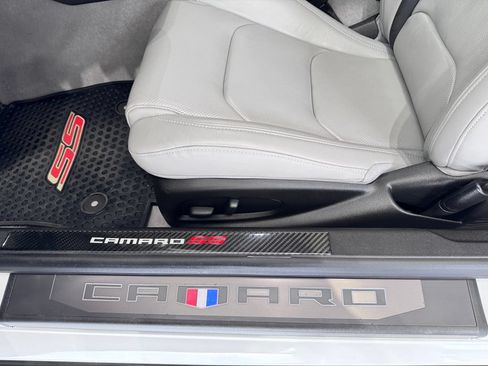 Certified 2022 Chevrolet Camaro SS RWD image 13