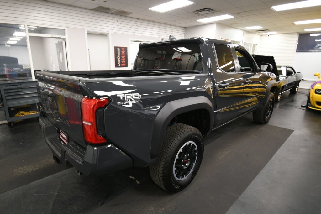 Used 2024 Toyota Tacoma TRD Off-Road AWD/4WD image 15