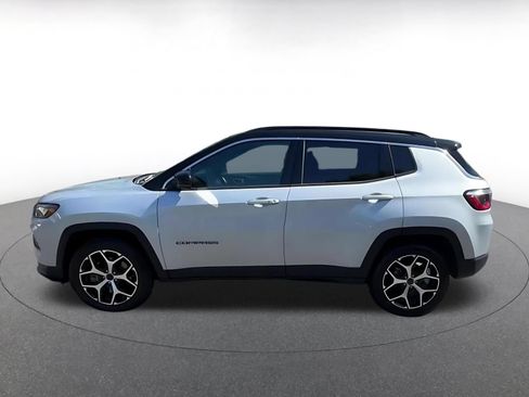 Used 2025 Jeep Compass Limited AWD/4WD image 9