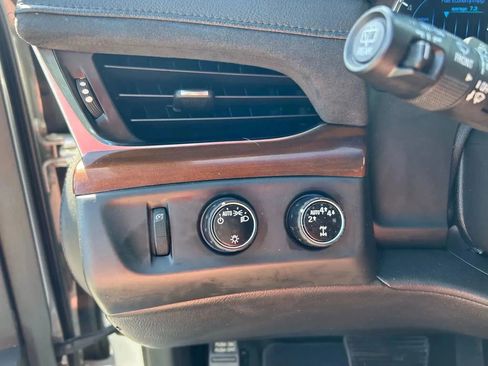 Used 2018 Cadillac Escalade Luxury image 13