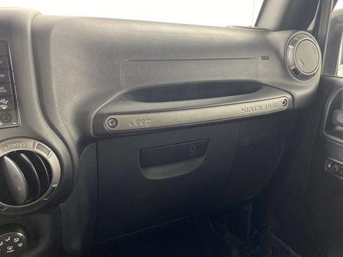 Used 2017 Jeep Wrangler Unlimited Sport AWD/4WD image 25
