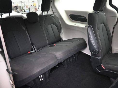 Used 2023 Chrysler Voyager LX FWD image 11