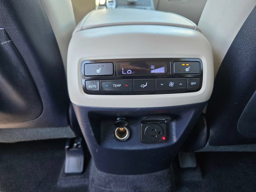 Used 2021 Hyundai Palisade SEL w/ Premium Package AWD/4WD image 16