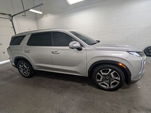Used 2025 Hyundai Palisade Limited AWD/4WD image 3